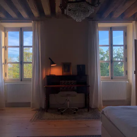 Zone Bleue Bed and Breakfast Hyds