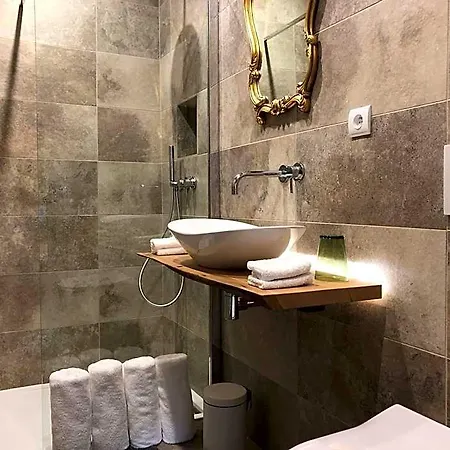 Zone Bleue Bed & Breakfast Hyds
